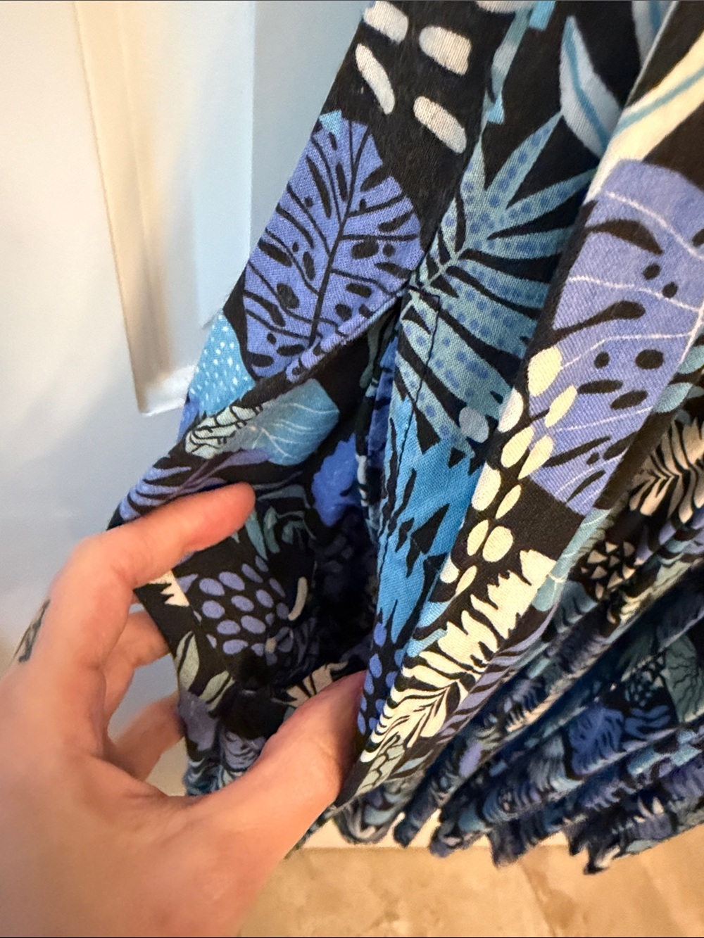 NOOWORKS Naomi Sleeveless Blue & Black Leaf-Print Midi Dress S - Picture 3 of 3